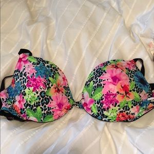 Victoria’s Secret PINK lightly lined bra (34A)